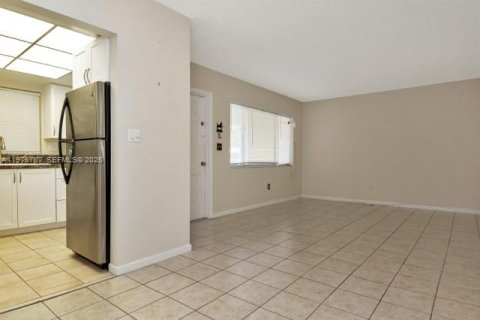 Condo in Fort Lauderdale, Florida, 1 bedroom  № 2040061 - photo 6