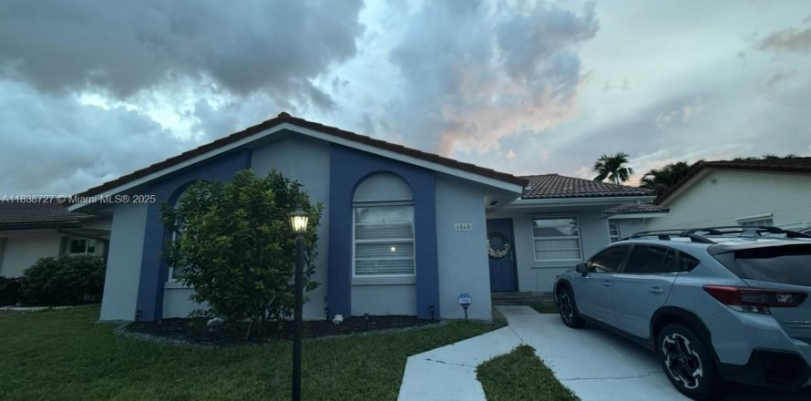 Casa en Miami, Florida 3 dormitorios, 151.62 m2 № 1825910