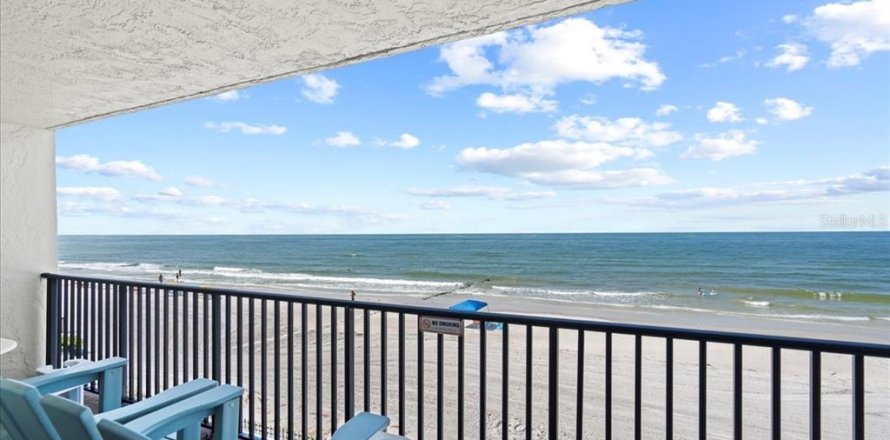 Condo in Madeira Beach, Florida, 2 bedrooms № 1335047