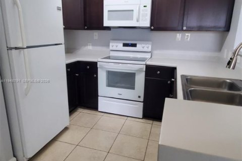 Снять в аренду кондоминиум в Лейк-Уорт, Флорида 2 спальни, 102.66м2, № 2004662 - фото 2