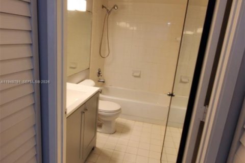 Снять в аренду кондоминиум в Лейк-Уорт, Флорида 2 спальни, 102.66м2, № 2004662 - фото 12
