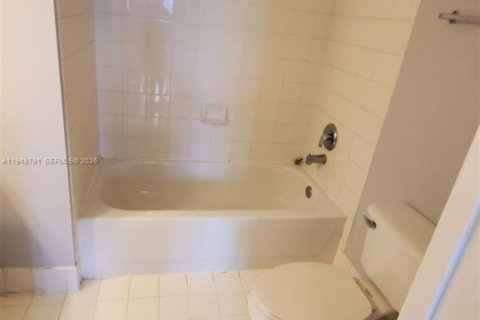 Снять в аренду кондоминиум в Лейк-Уорт, Флорида 2 спальни, 102.66м2, № 2004662 - фото 11