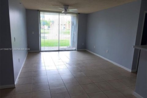 Снять в аренду кондоминиум в Лейк-Уорт, Флорида 2 спальни, 102.66м2, № 2004662 - фото 5