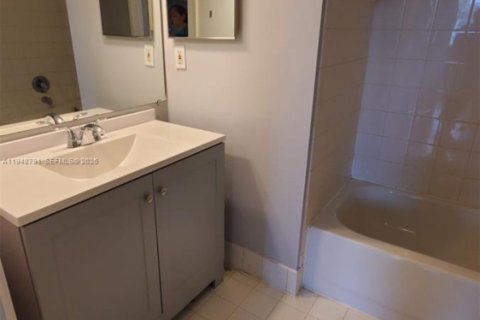 Снять в аренду кондоминиум в Лейк-Уорт, Флорида 2 спальни, 102.66м2, № 2004662 - фото 10