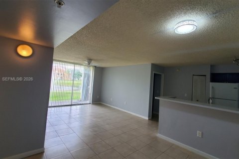 Снять в аренду кондоминиум в Лейк-Уорт, Флорида 2 спальни, 102.66м2, № 2004662 - фото 3