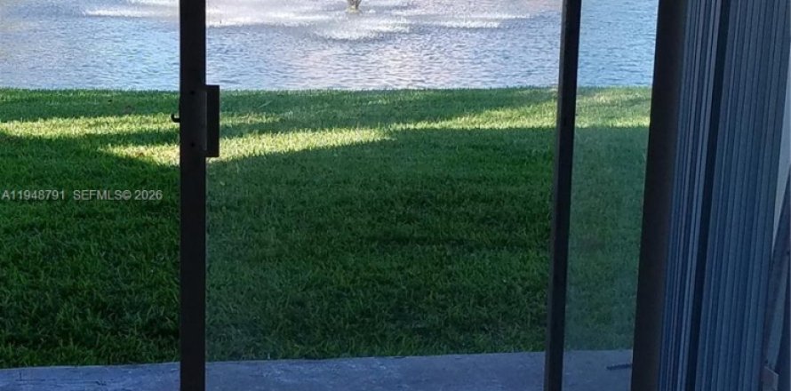 Кондоминиум с 2 спальнями в Лейк-Уорт, Флорида № 2004662