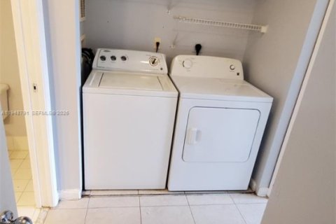 Снять в аренду кондоминиум в Лейк-Уорт, Флорида 2 спальни, 102.66м2, № 2004662 - фото 9