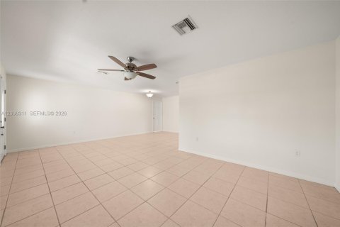 House in Sebring, Florida 2 bedrooms, 171.5 sq.m. № 2397140 - photo 5