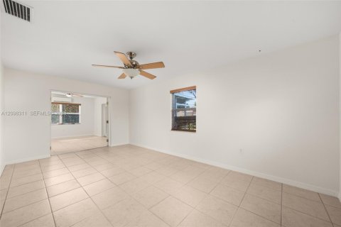 House in Sebring, Florida 2 bedrooms, 171.5 sq.m. № 2397140 - photo 6