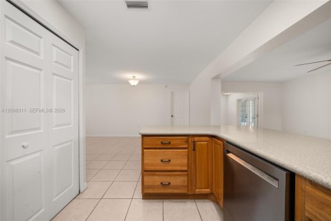 House in Sebring, Florida 2 bedrooms, 171.5 sq.m. № 2397140 - photo 14