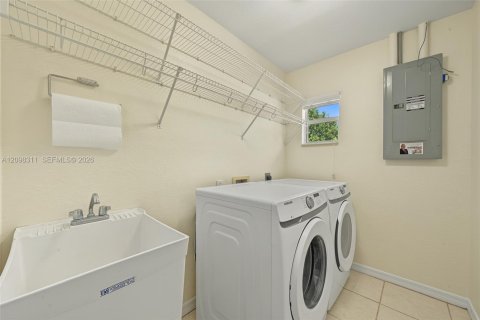 House in Sebring, Florida 2 bedrooms, 171.5 sq.m. № 2397140 - photo 30