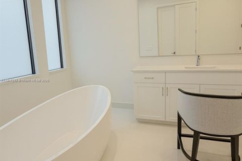 Casa en venta en Boca Raton, Florida, 5 dormitorios, 427.81 m2 № 1974473 - foto 16