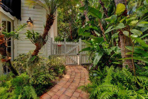House in Delray Beach, Florida 4 bedrooms, 233.46 sq.m. № 2158283 - photo 12