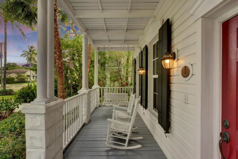 House in Delray Beach, Florida 4 bedrooms, 233.46 sq.m. № 2158283 - photo 9