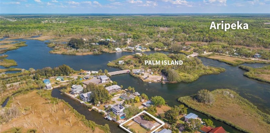 Casa en Spring Hill, Florida 3 dormitorios № 2102954