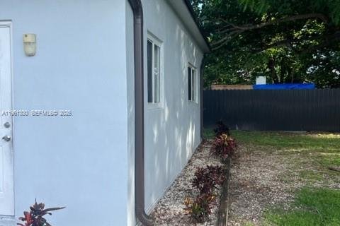 Снять в аренду виллу или дом в Майами, Флорида 2 спальни, 111.48м2, № 2023213 - фото 2