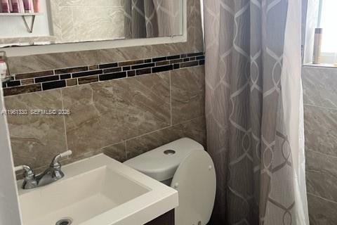 Снять в аренду виллу или дом в Майами, Флорида 2 спальни, 111.48м2, № 2023213 - фото 4