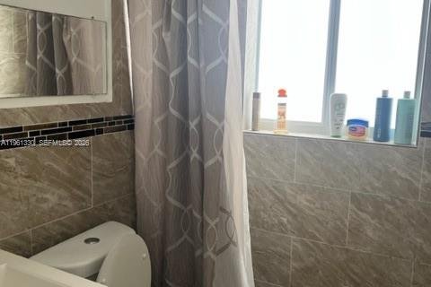 Снять в аренду виллу или дом в Майами, Флорида 2 спальни, 111.48м2, № 2023213 - фото 6