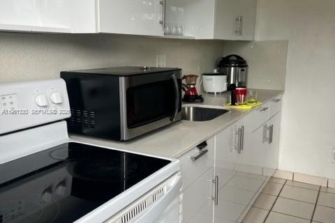 Снять в аренду виллу или дом в Майами, Флорида 2 спальни, 111.48м2, № 2023213 - фото 8