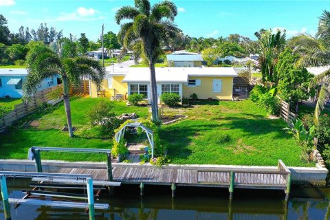 Villa ou maison à vendre à Port Charlotte, Floride: 3 chambres, 116.41 m2 № 1857853 - photo 2