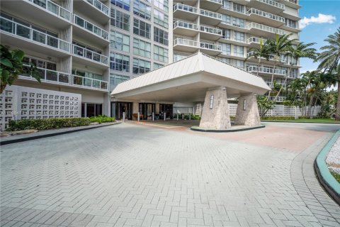 Condominio en venta en Miami, Florida, 1 dormitorio, 94.02 m2 № 1952008 - foto 2