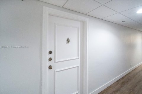 Condominio en venta en Miami, Florida, 1 dormitorio, 94.02 m2 № 1952008 - foto 9