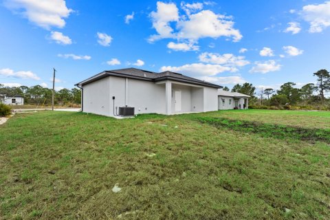 House in Lake Placid, Florida 2 bedrooms, 120.49 sq.m. № 2250078 - photo 3