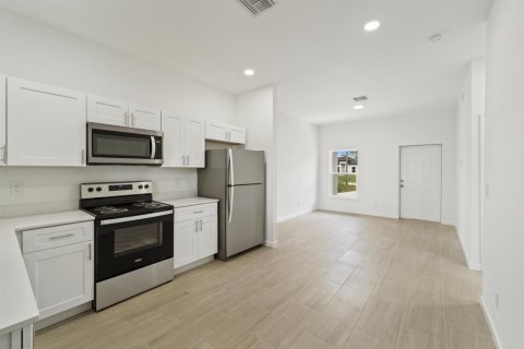 House in Lake Placid, Florida 2 bedrooms, 120.49 sq.m. № 2250078 - photo 5