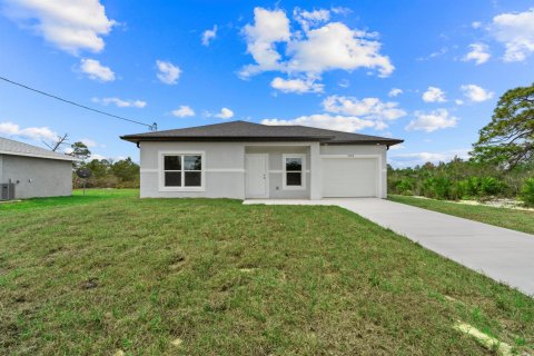 House in Lake Placid, Florida 2 bedrooms, 120.49 sq.m. № 2250078 - photo 2