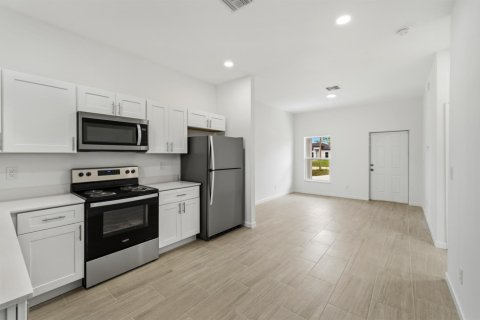 House in Lake Placid, Florida 2 bedrooms, 120.49 sq.m. № 2250078 - photo 6