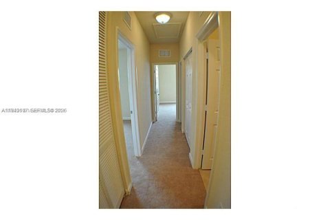 Снять в аренду таунхаус в Майами, Флорида 3 спальни, 161.65м2, № 2004881 - фото 11