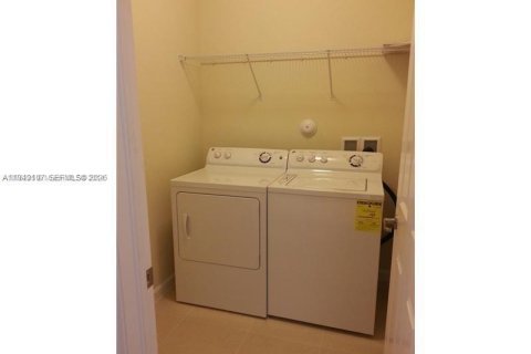 Снять в аренду таунхаус в Майами, Флорида 3 спальни, 161.65м2, № 2004881 - фото 5