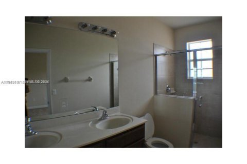 Снять в аренду таунхаус в Майами, Флорида 3 спальни, 161.65м2, № 2004881 - фото 9