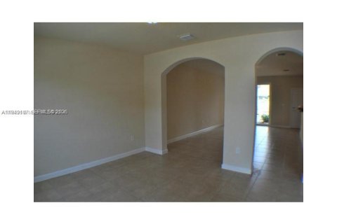 Снять в аренду таунхаус в Майами, Флорида 3 спальни, 161.65м2, № 2004881 - фото 8