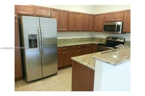 Снять в аренду таунхаус в Майами, Флорида 3 спальни, 161.65м2, № 2004881 - фото 6