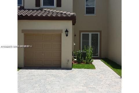 Снять в аренду таунхаус в Майами, Флорида 3 спальни, 161.65м2, № 2004881 - фото 2