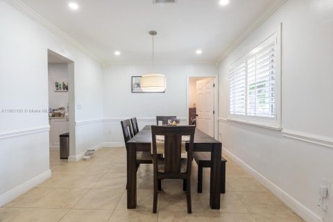 House in Pembroke Pines, Florida 3 bedrooms, 178 sq.m. № 1953156 - photo 16