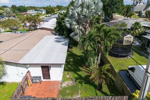 House in Pembroke Pines, Florida 3 bedrooms, 178 sq.m. № 1953156 - photo 5