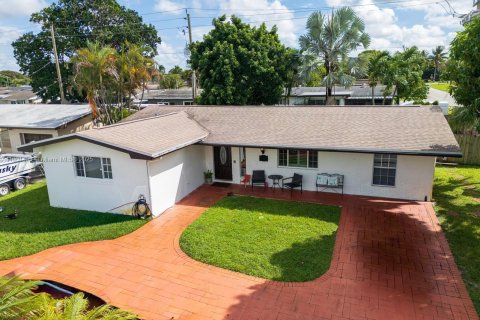 House in Pembroke Pines, Florida 3 bedrooms, 178 sq.m. № 1953156 - photo 6