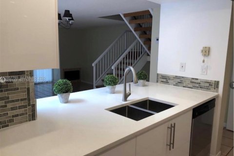Touwnhouse à louer à Aventura, Floride: 2 chambres, 155.43 m2 № 2029348 - photo 24