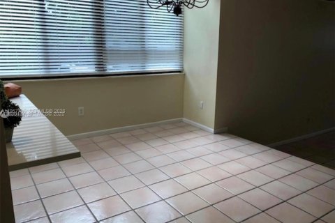 Touwnhouse à louer à Aventura, Floride: 2 chambres, 155.43 m2 № 2029348 - photo 14