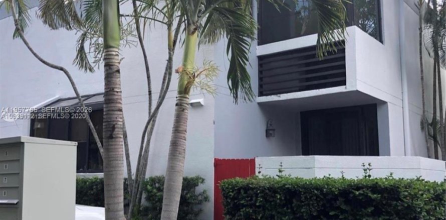 Touwnhouse à Aventura, Floride 2 chambres, 155.43 m2 № 2029348