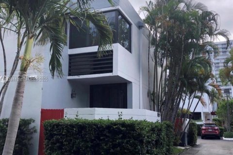 Touwnhouse à louer à Aventura, Floride: 2 chambres, 155.43 m2 № 2029348 - photo 2