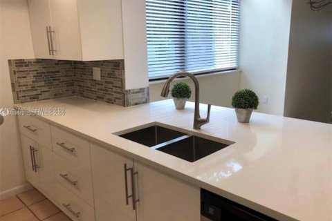 Touwnhouse à louer à Aventura, Floride: 2 chambres, 155.43 m2 № 2029348 - photo 23