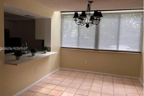 Touwnhouse à louer à Aventura, Floride: 2 chambres, 155.43 m2 № 2029348 - photo 10