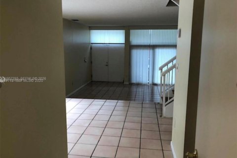 Touwnhouse à louer à Aventura, Floride: 2 chambres, 155.43 m2 № 2029348 - photo 15