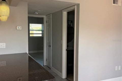 Appartement à louer à Saint Pete Beach, Floride: 2 chambres, 102.19 m2 № 2419690 - photo 18