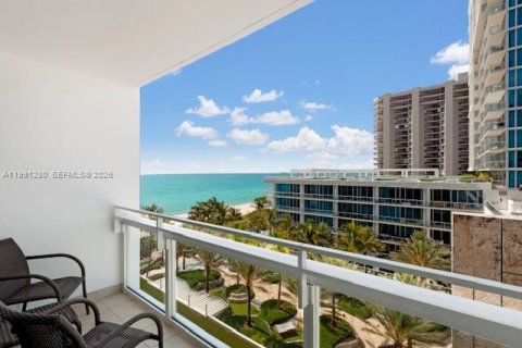 Кондоминиум с 1 спальней в Майами-Бич, Флорида № 2052357