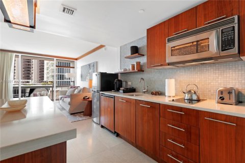 Снять в аренду кондоминиум в Майами-Бич, Флорида 1 спальня, 61.5м2, № 2052357 - фото 8