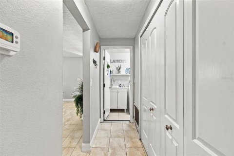 House in Brandon, Florida 4 bedrooms, 228.08 sq.m. № 2398429 - photo 23